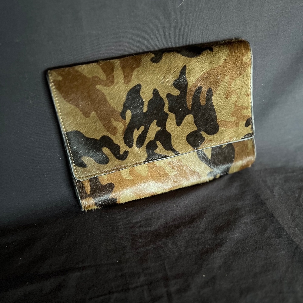 INZI Women's Cowhide Camo Clutch Purse